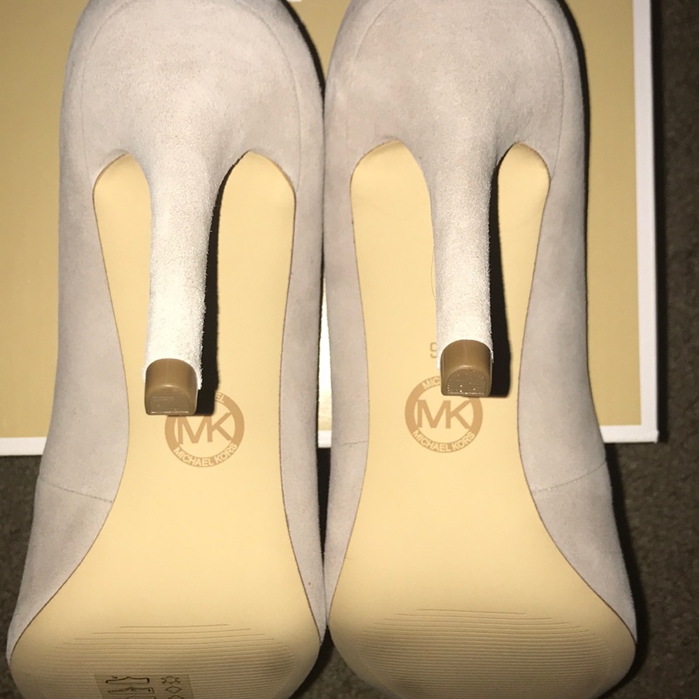 Michael Kors bow toe pumps - Picture 3 of 3